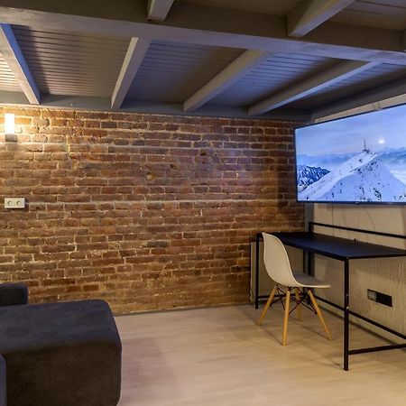 Lesi Apartment With Terrace Lviv Exterior photo